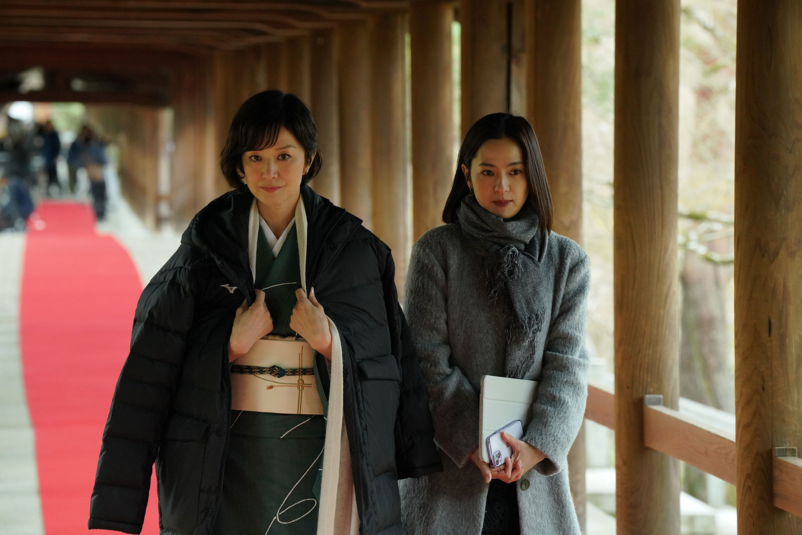 場面写真:早見倫子と久住栞奈